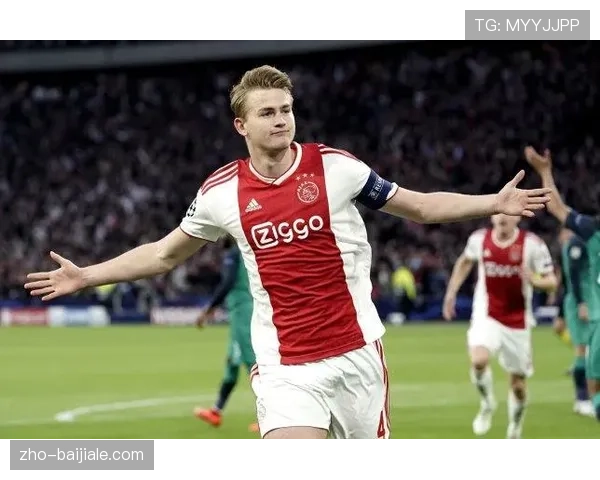 德里赫特高薪与表现匹配度 中卫球员薪资标准引讨论